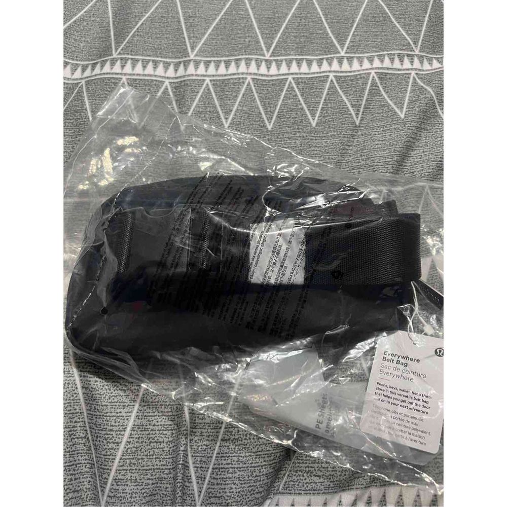 NWT Lululemon Everywhere Black Belt Bag
Sold Out Online - Picture 9 of 11